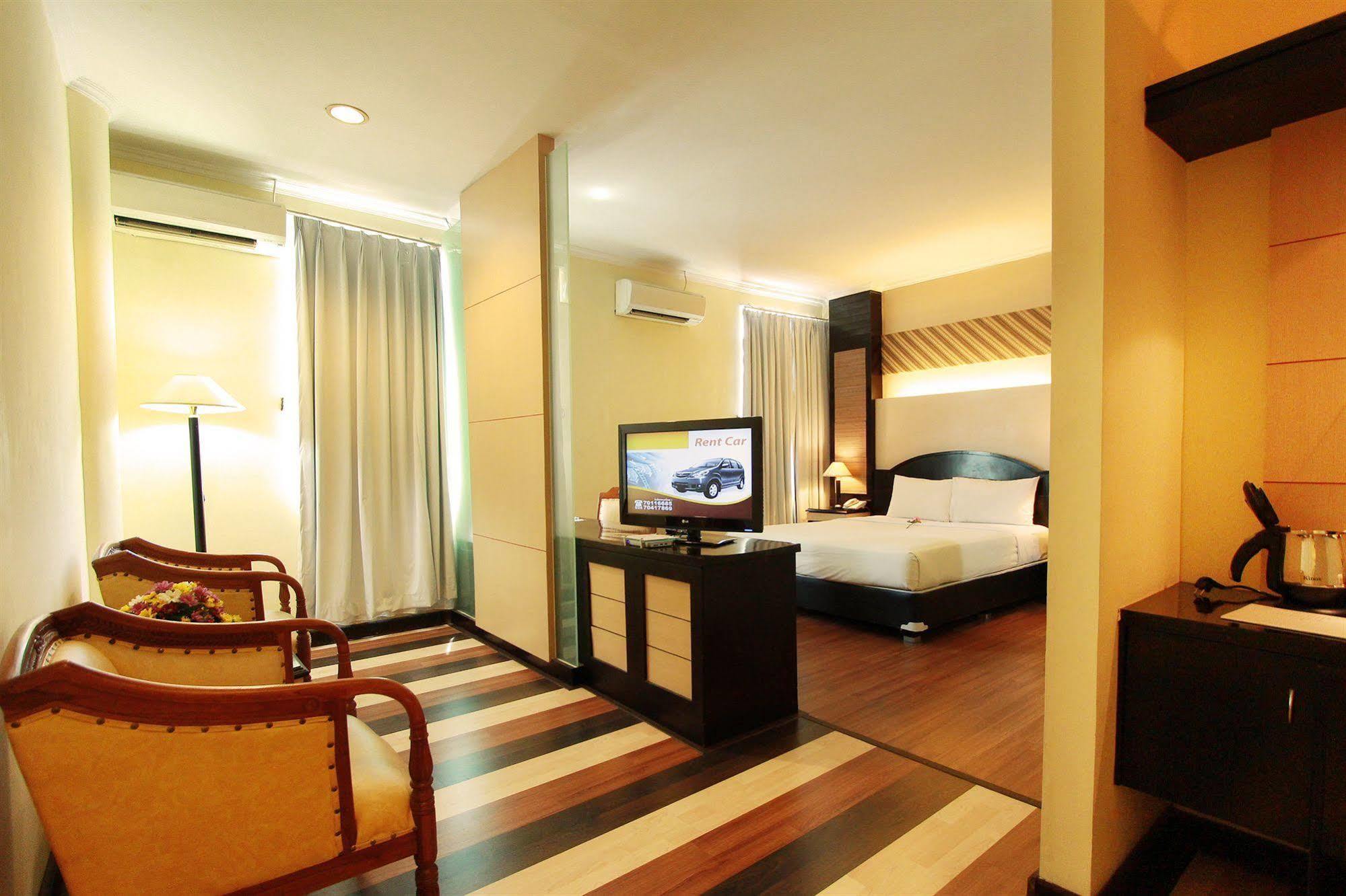 Pandanaran Hotel Semarang Exterior foto